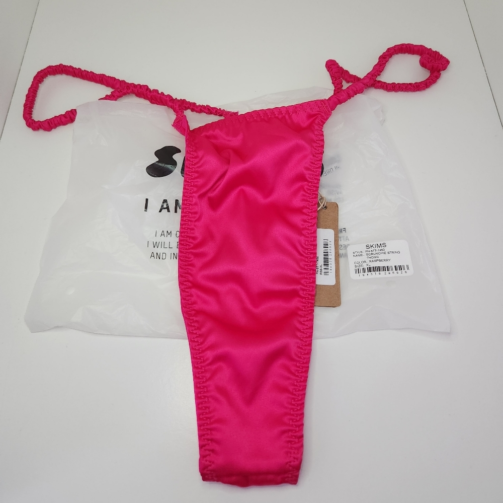 SKIMS WOVEN SHINE SCRUNCHIE STRING THONG in RASPBERRY
